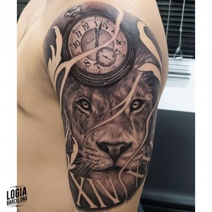 tatuaje_brazo_leon_reloj_logiabarcelona_henrique