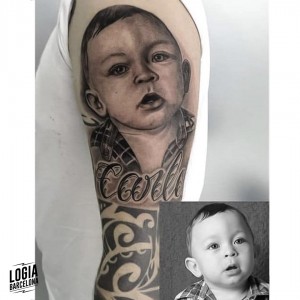 tatuaje_brazo_niño_cara_logiabarcelona_henrique