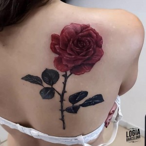 tatuaje_espalda_rosa_logiabarcelona_henrique