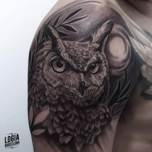 tatuaje_hombro_buho_logiabarcelona_henrique