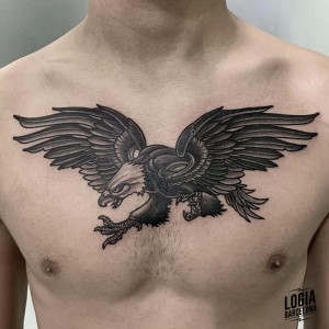 tatuaje_pecho_aguila_logiabarcelona_henrique