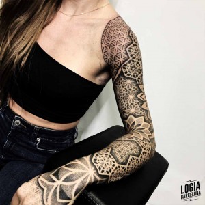 tatuaje_mandala_brazo_hombro_logiabarcelona_jhonny