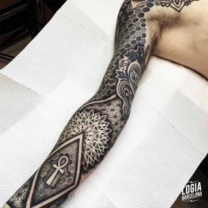 tatuaje_mandala_cruz_egipcia_antebrazo__brazo_logiabarcelona_jhonny