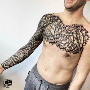 tatuaje_mandala_geometrico_brazo_hombro_logiabarcelona_jhonny