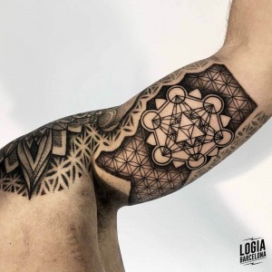 tatuaje_mandala_geometrico_brazo_logiabarcelona_jhonny