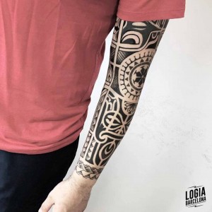 tatuaje_maori_brazo_manga_logiabarcelona_jhonny