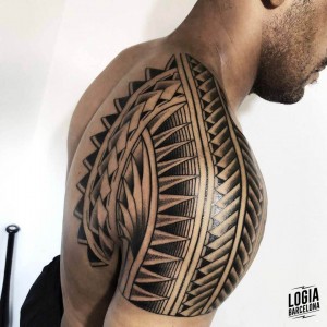 tatuaje_tradicional_hombro_logiabarcelona_jhonny