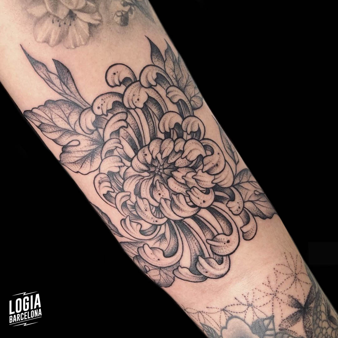 tatuaje_brazo_flor_logiabarcelona_kathycaboom