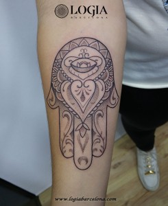 tatuaje-brazo-logia-barcelona-luana  