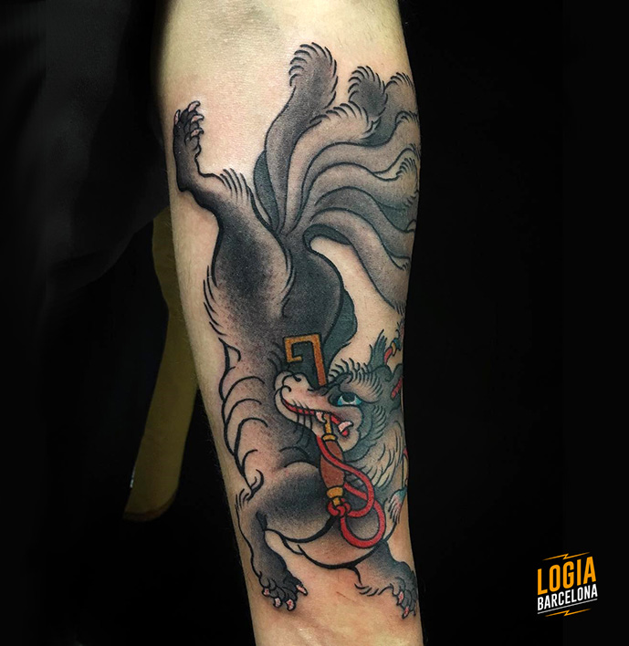 tatuaje_japones_animal_brazo_lelectric_Logia_Barcelona