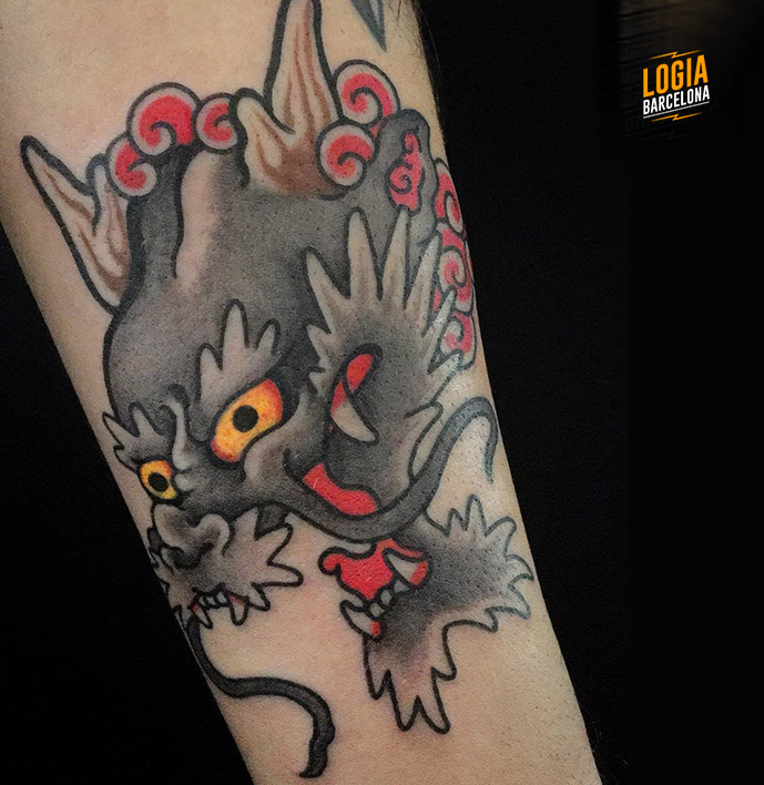 tatuaje_japones_cabeza_dragon_brazo_lelectric_Logia_Barcelona