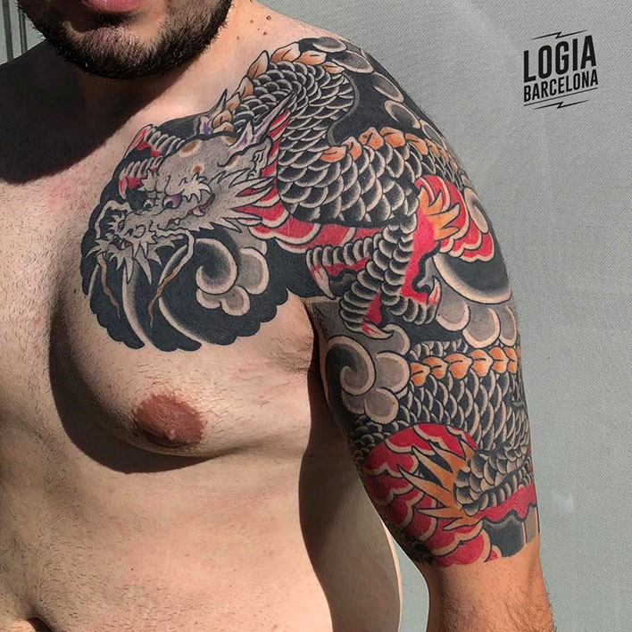tatuaje_japones_dragon_pecho_lelectric_Logia_Barcelona 