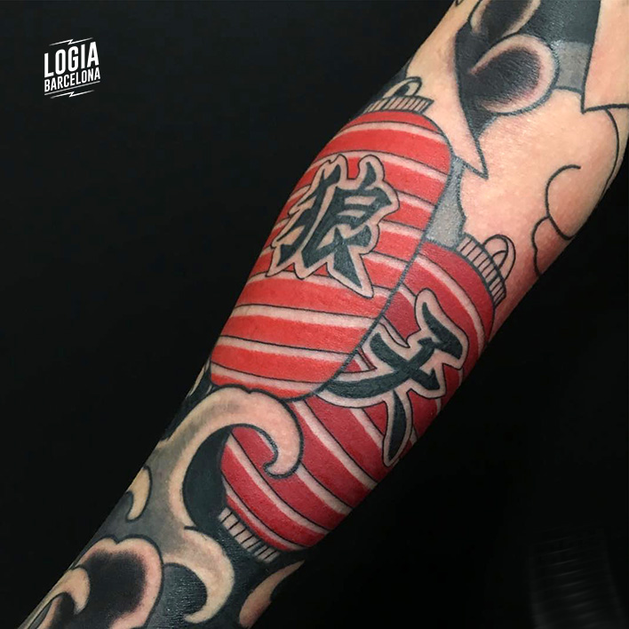 tatuaje_japones_luces_brazo_lelectric_Logia_Barcelona 