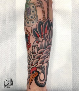 tatuaje_japones_ave_brazo_lelectric_Logia_Barcelona