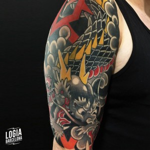 tatuaje_japones_hombro_dragon_lelectric_Logia_Barcelona 