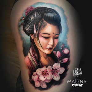 tatuaje_pierna_geisha_sakura_malena_logia_barcelona