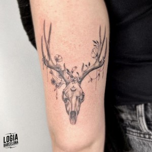 tatuaje_brazo_calavera_logiabarcelona_mar