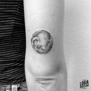 tatuaje_brazo_ola_luna_logiabarcelona_mar