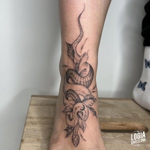 tatuaje_tobillo_serpiente_logiabarcelona_mar