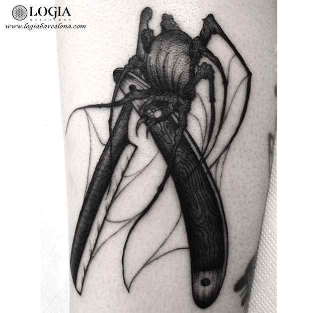 tatuaje-araña-navaja-moskid-logia-barcelona     