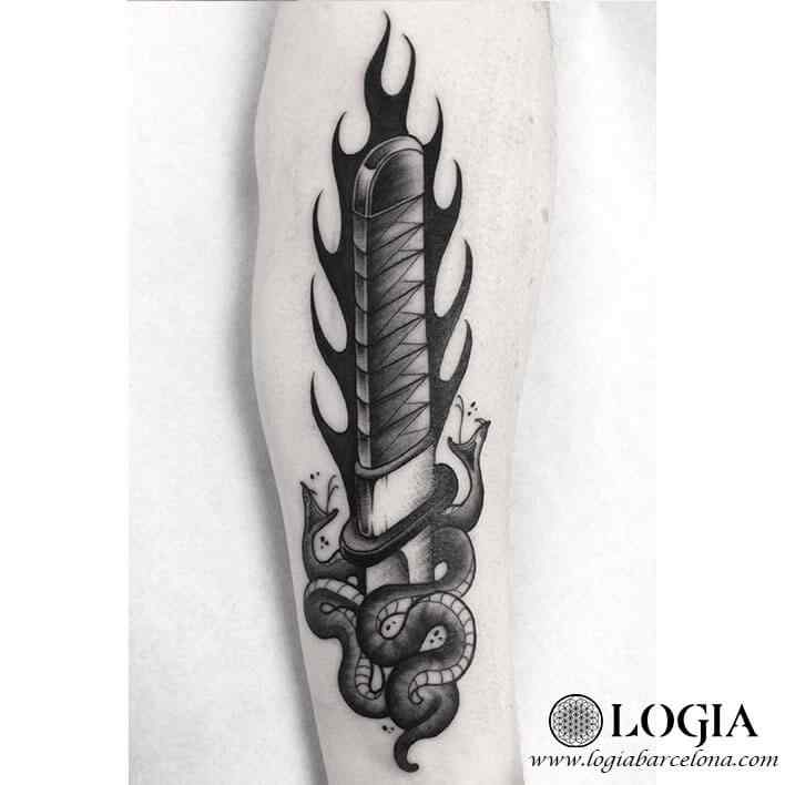 tatuaje katana y serpiente Moskid Logia Barcelona