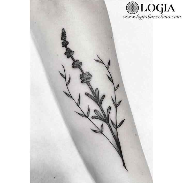 tatuaje-flor-antebrazo-moskid-logia-barcelona 