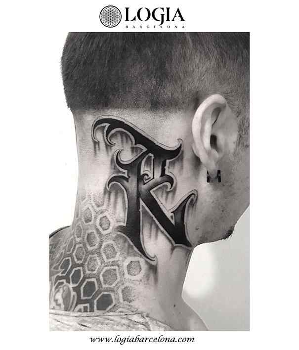 tatuaje-lettering-cuello-moskid-logia-barcelona     