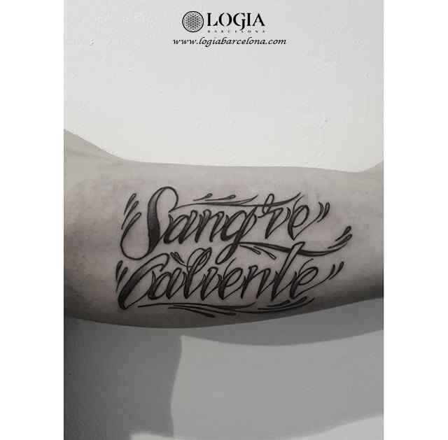 tatuaje-lettering-sangre-caliente-brazo-moskid-logia-barcelona     