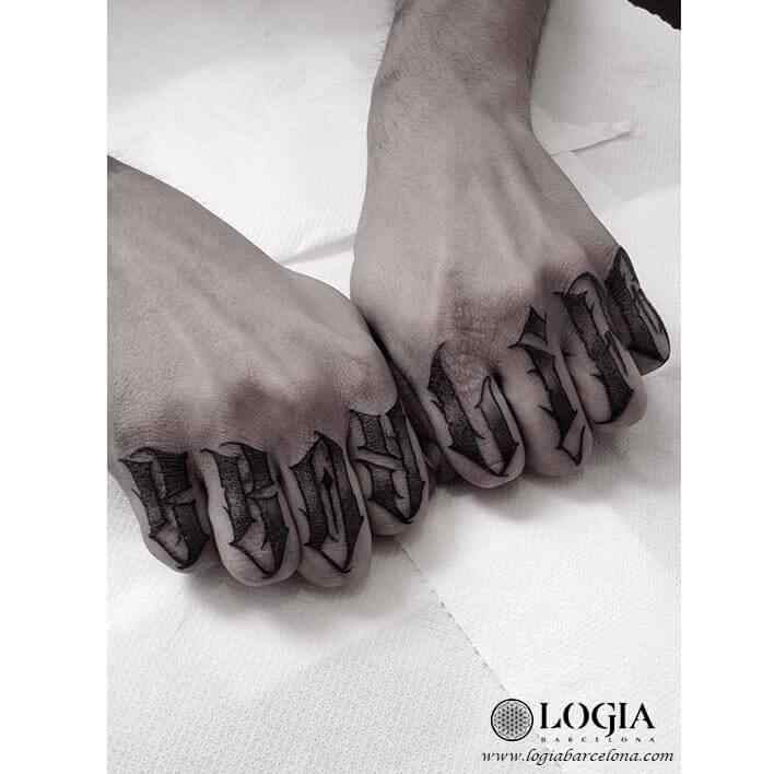 tatuaje-manos-lettering-moskid-logia-barcelona     