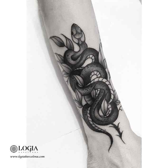 tatuaje-serpiente-brazo-moskid-logia-barcelona-02      
