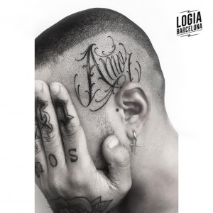tatuaje-cabeza-amor-lettering-logia-barcelona-moskid