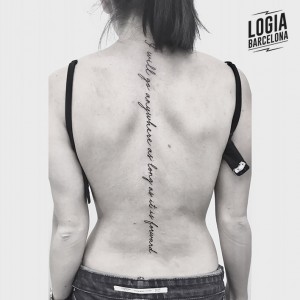 tatuaje-espalda-lettering-moskid-logia-barcelona                 