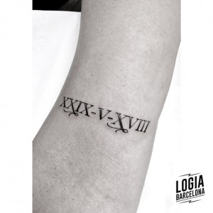 tatuaje-fecha-lettering-moskid-logia-barcelona 