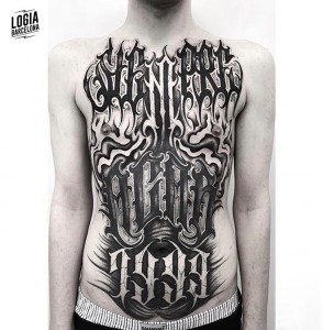 tatuaje-lettering-1999-blackwork-logia-barcelona-moskid     