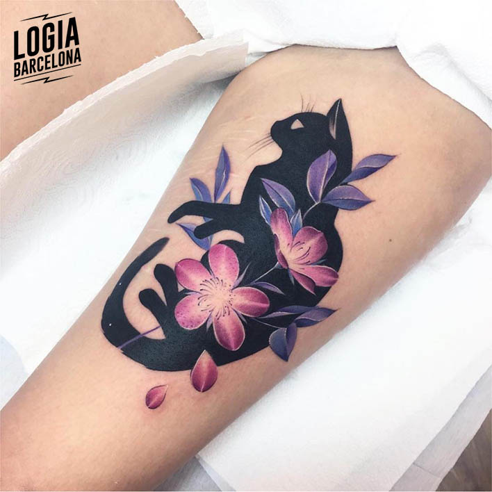 tatuaje gato tatuadora Nastia Logia Barcelona