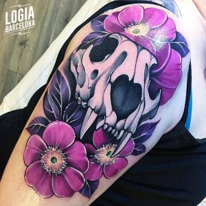 tatuaje_brazo_calavera_tigre_flores_nastia_logia_barcelona 