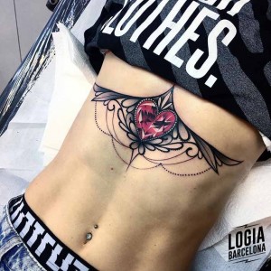 tatuaje_underboobs_corazon_nastia_logia_barcelona 