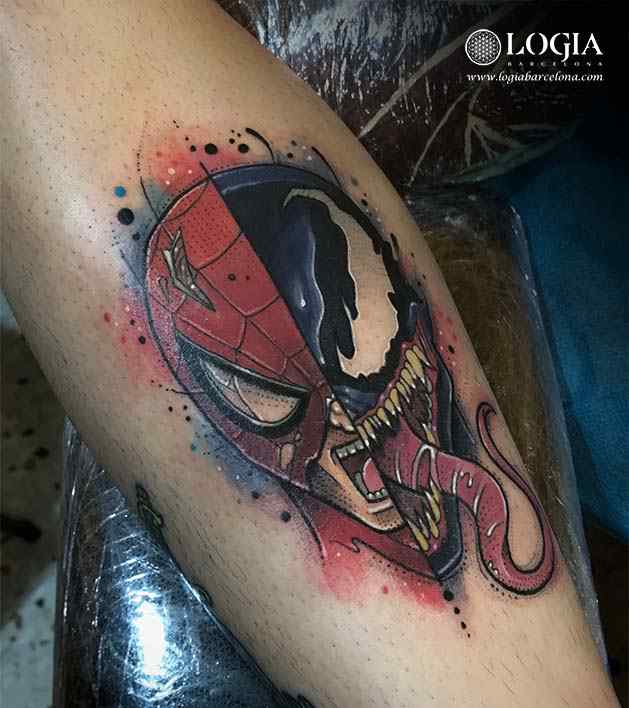Tatuaje Venom Spiderman tattoo superheroe pierna Logia Barcelona