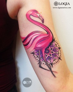 Tatuaje-color-flamingo-pierna-logia-tattoo-Olya 