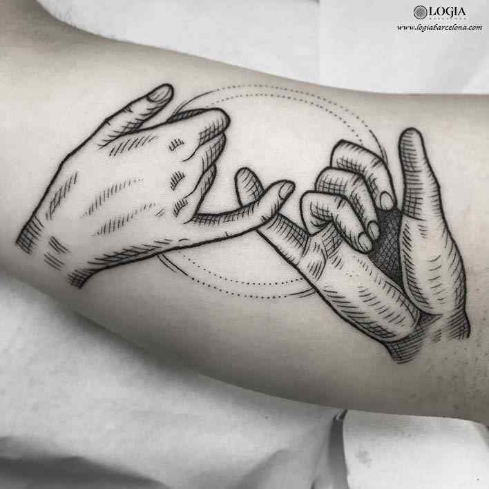 tatuaje de manos Logia Barcelona