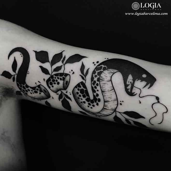 Blackwork snake tattoo Pepo Herrando Logia Barcelona