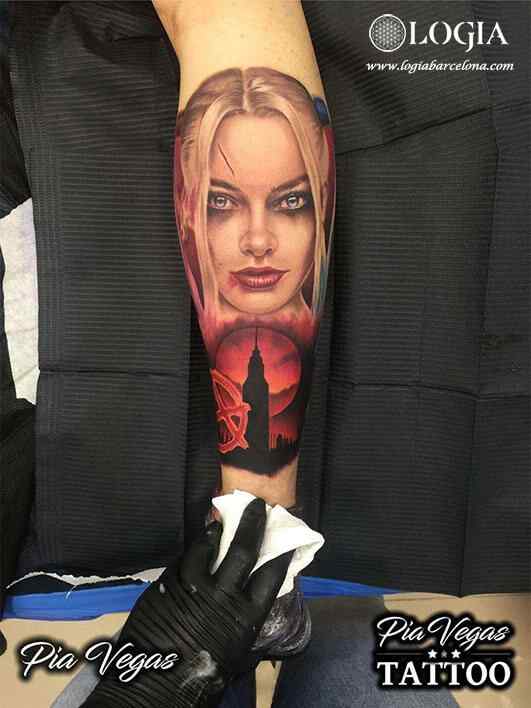 Tatuaje Harley Quinn Pia Vegas Logia Barcelona