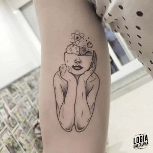 tatuaje_brazo_chica_imaginacion_logiabarcelona_pitus