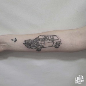 tatuaje_brazo_coche_logiabarcelona_pitus