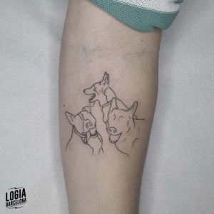tatuaje_brazo_perros_logiabarcelona_pitus