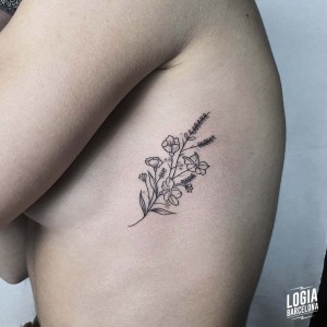 tatuaje_costado_flores_logiabarcelona_pitus