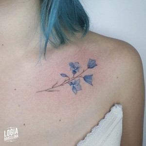 tatuaje_hombro_flores_logiabarcelona_pitus