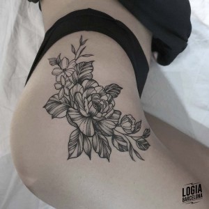 tatuaje_muslo_flores_logiabarcelona_pitus