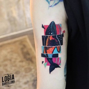 tatuaje_brazo_ballena_color_logia_barcelona_polyc 