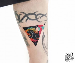 tatuaje_brazo_ukiyo_e_triangulo_color_logia_barcelona_polyc 